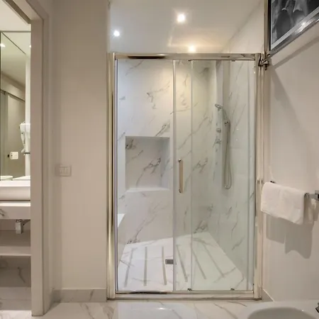 Piazza Di Spagna Moda Luxury *