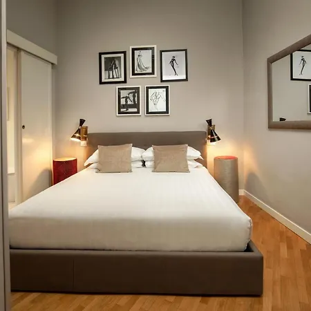 Piazza Di Spagna Moda Luxury *